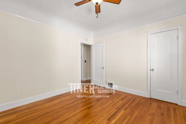 Building Photo - 842 42nd St