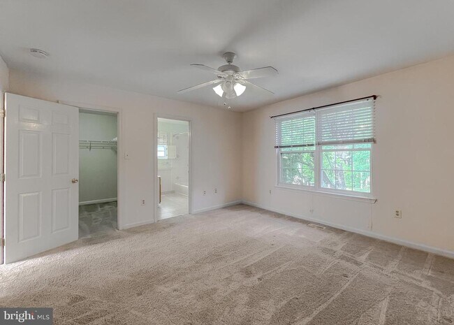 Building Photo - 21133 Woodmere Dr