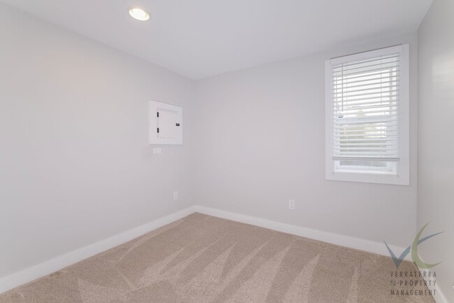 Building Photo - Stunning remodeled 4BD/3.5BA Seattle Craftsman with Solar, A/C & EV Charging for RENT- Available ...