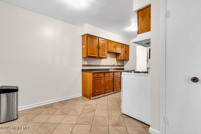 Building Photo - 438 Oak Knoll Dr