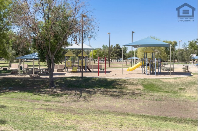 Building Photo - 5727 W Villa Maria Dr