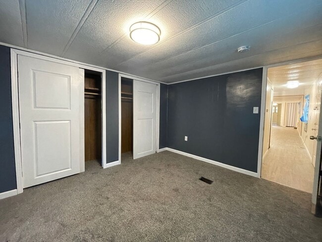 Building Photo - Spacious 2 bed, 1.5 bath Home FOR RENT in ...