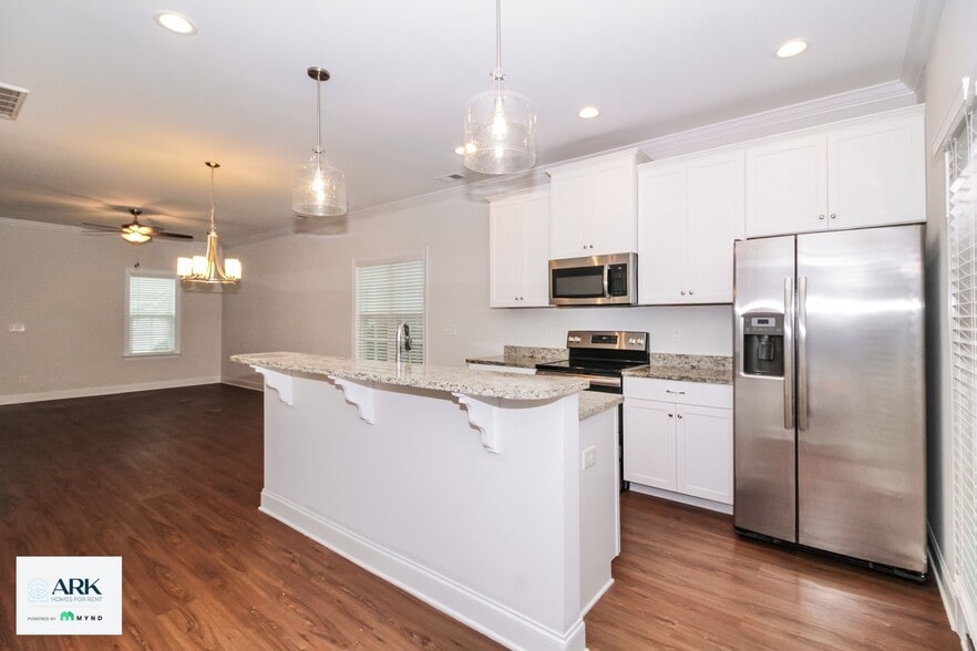 Building Photo - 203 Highlands Glen