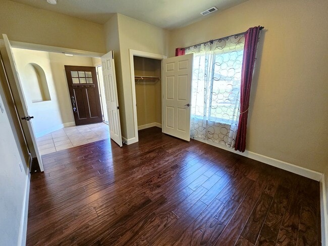 Building Photo - 2817 Tuscanna Dr