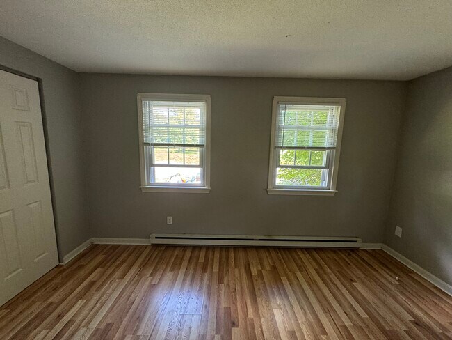 Building Photo - 87 S Silver Ln