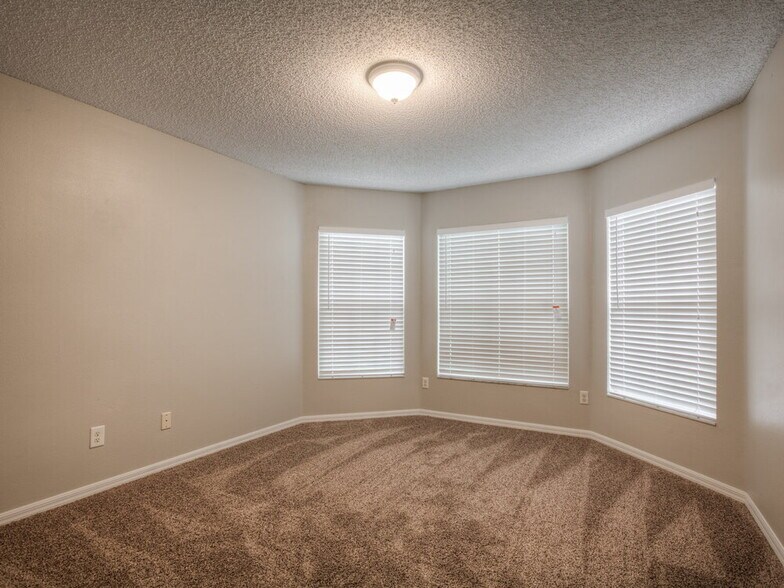 Building Photo - 13628 Emeraldview Dr
