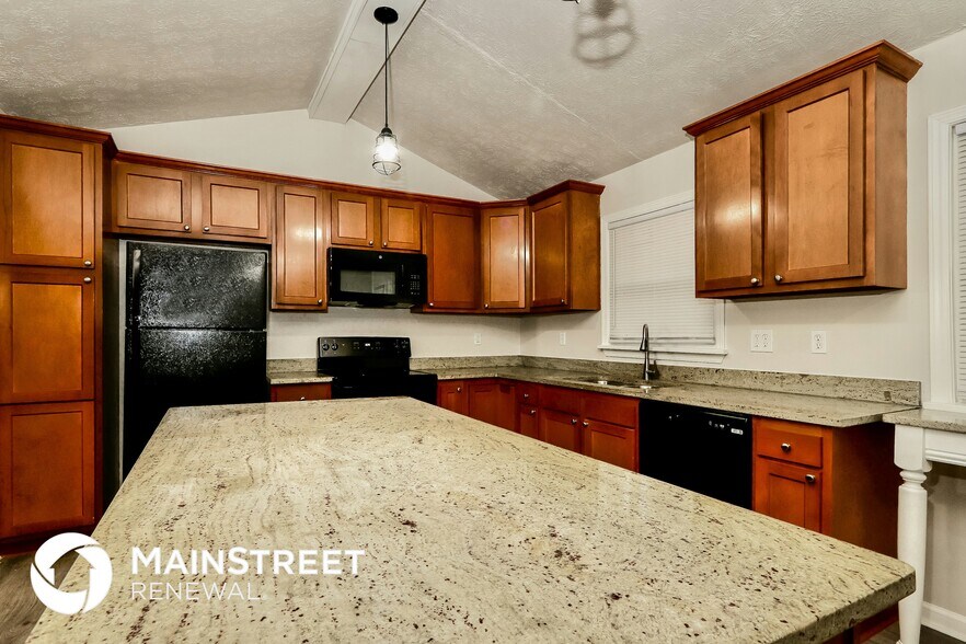 Building Photo - 9104 Royal Oak Dr