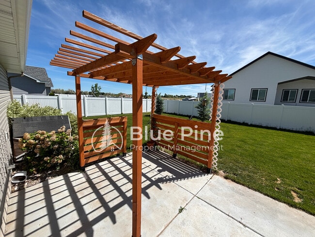 Building Photo - 5506 Eaglewood Dr