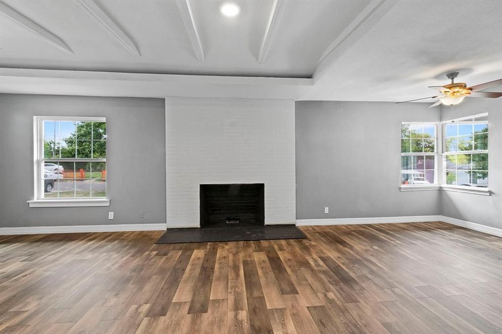 Building Photo - 1910 Danube Dr