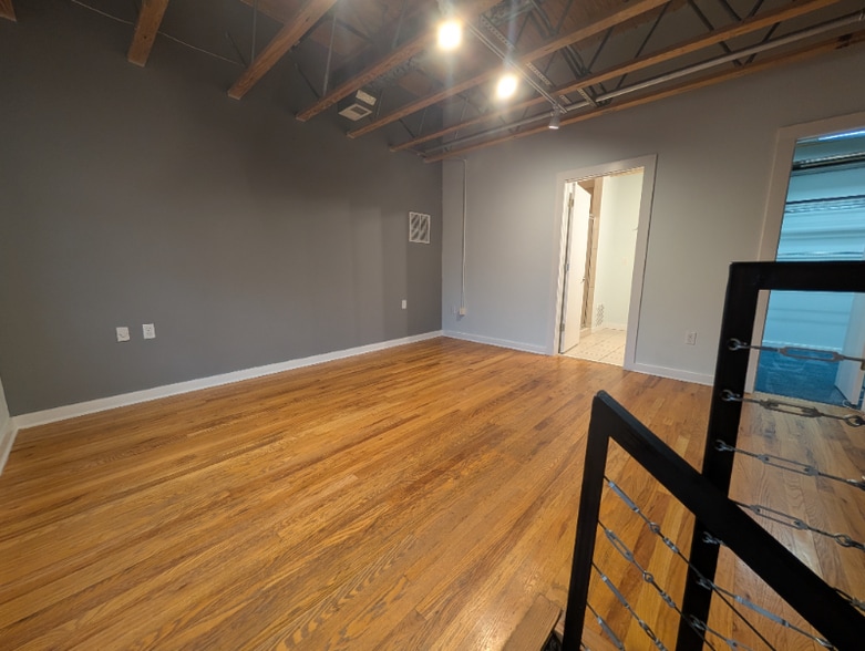 Building Photo - 174 Chester Ave SE