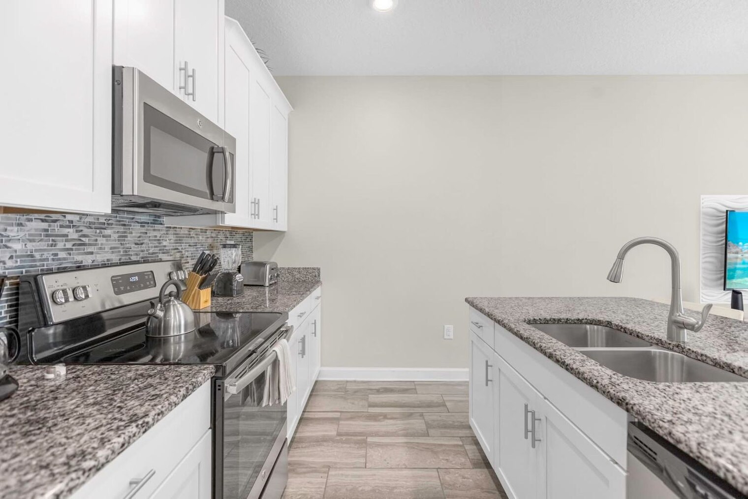 Building Photo - 9079 Dogleg Dr