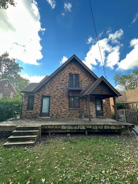 Building Photo - 15466 Artesian St