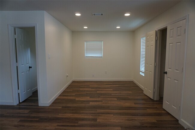 Building Photo - 1610 Antoine Dr