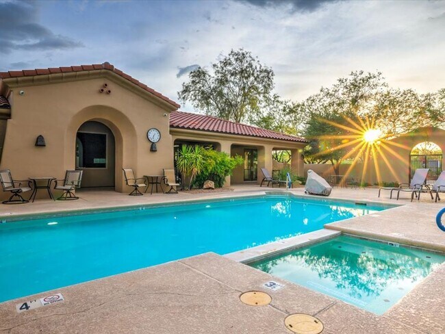 Building Photo - 3 Bedroom 2 Bathroom + Den   Gated Communi...