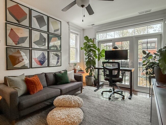 Building Photo - 927 W Agatite Ave