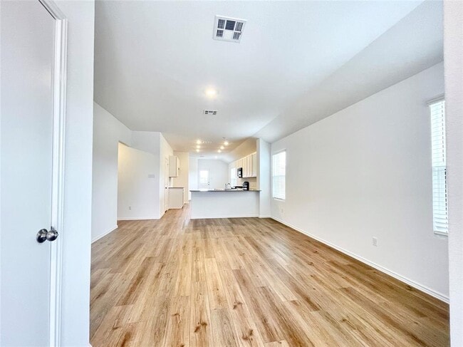 Building Photo - 305 Milliner Lp