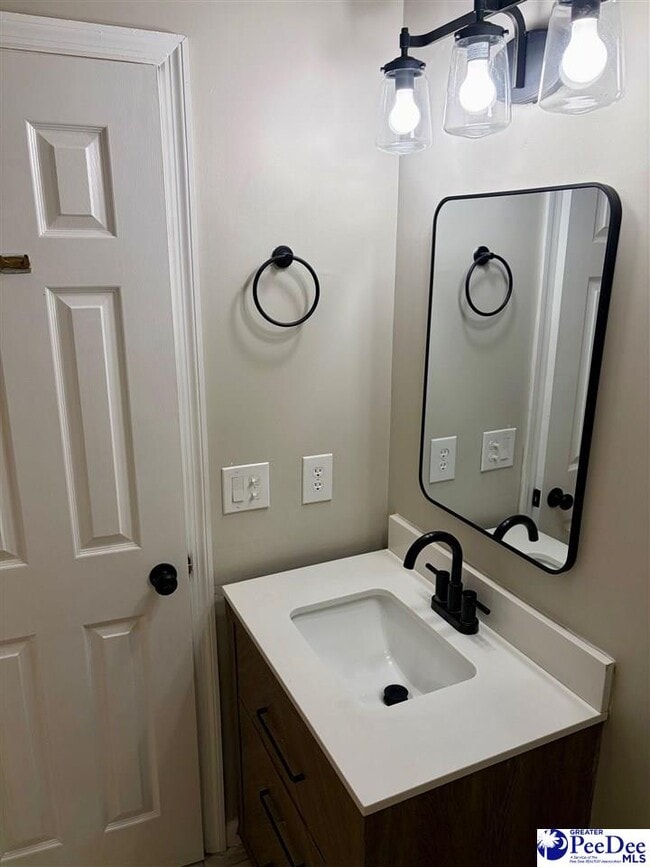 Building Photo - 1052 Wellington Dr