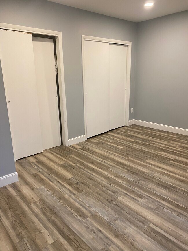 Building Photo - 347 Prestley Rd