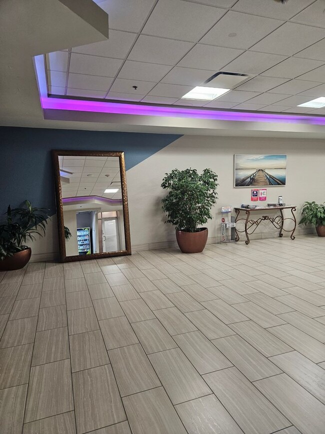 Building Photo - 1 BEDROOM 1 BATH CONDO