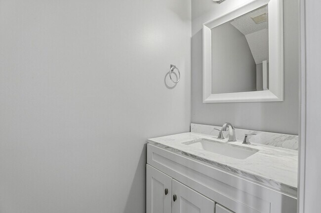 Building Photo - Updated 4BR Home in Timberlane with Fenced Yard and Stone Patio