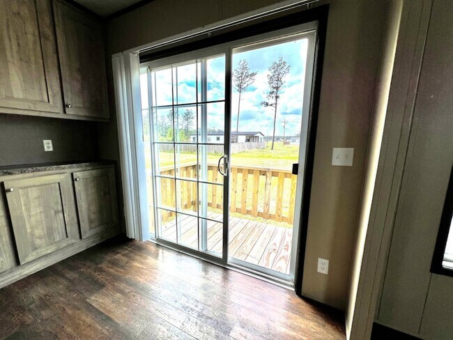 Building Photo - 12988 Gustavo Dr