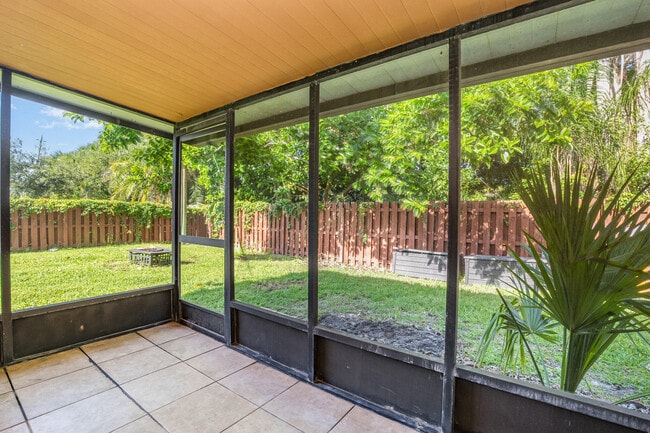 Building Photo - 3118 Manor Dr NE