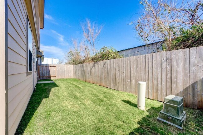 Building Photo - 5842 Adelaide River Dr
