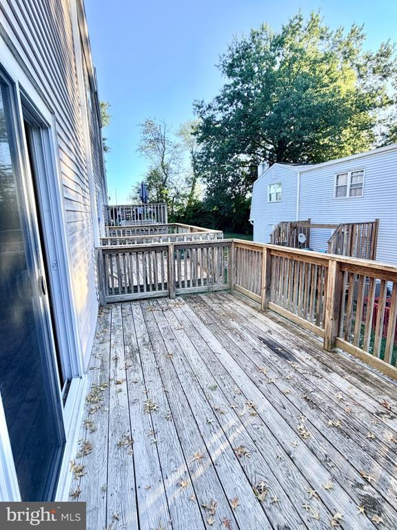 Building Photo - 736 Village Ln.