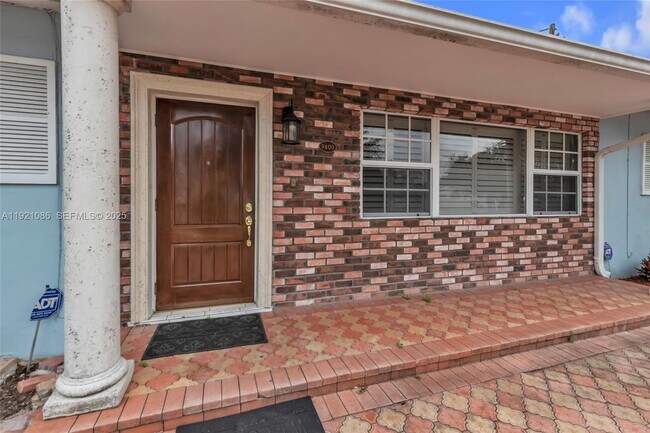 Building Photo - 9400 SW 193rd Dr