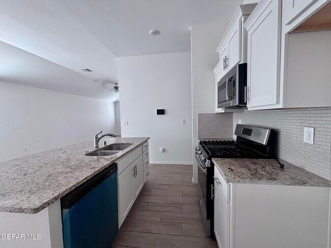 Building Photo - 15213 Resolve Dr