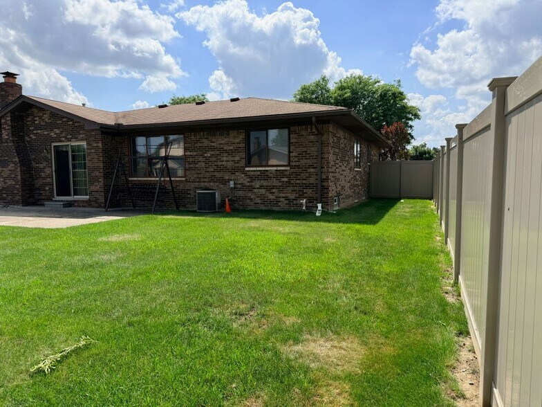 Building Photo - 38352 Coronation Dr