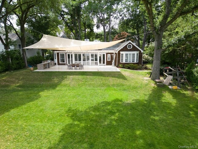 Building Photo - 658 Shore Acres Dr