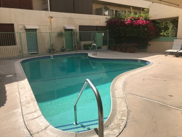 Building Photo - 17424 Burbank Blvd