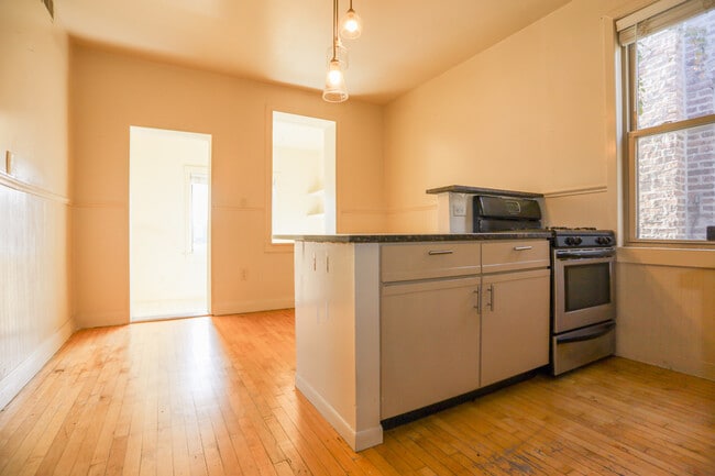 Building Photo - 2315 W School St