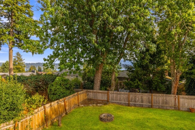 Building Photo - 17145 NE 5th Pl