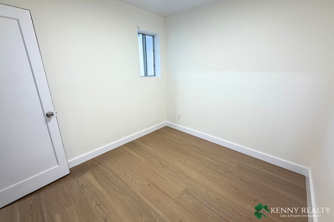 Building Photo - Remodeled 4BR/2BA Home w/ Dual Kitchens + New Appliances — Daly City