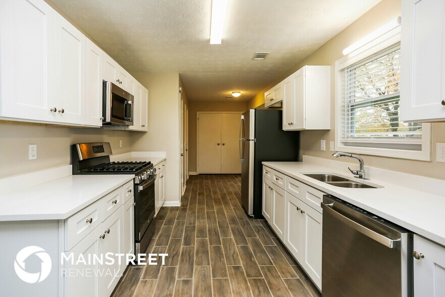 Building Photo - 2066 Marshes Glenn Dr