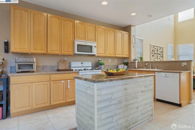 Building Photo - 699 Flemish Ct