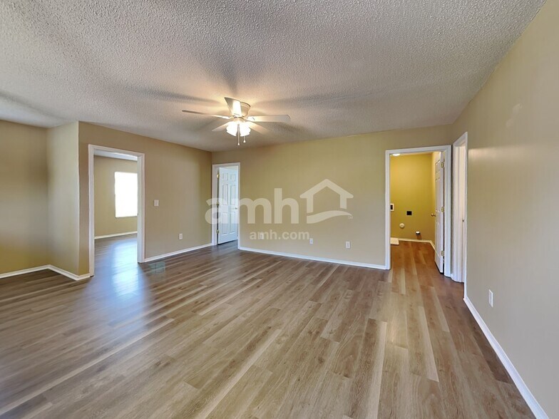 Building Photo - 3004 Van Dorn Rd
