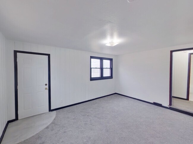 Building Photo - 1842 N Chautauqua St