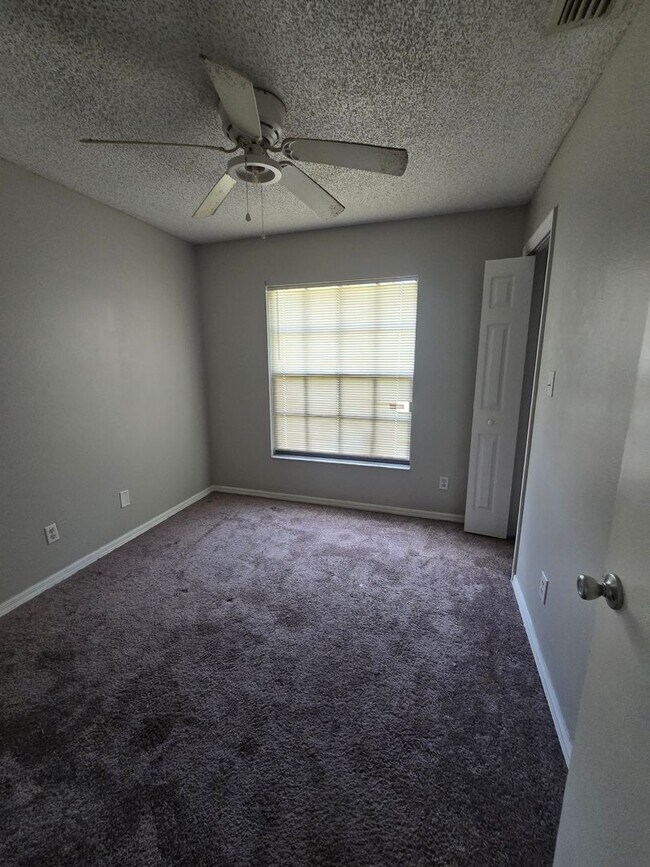Building Photo - three bedroom 2 bath with garage