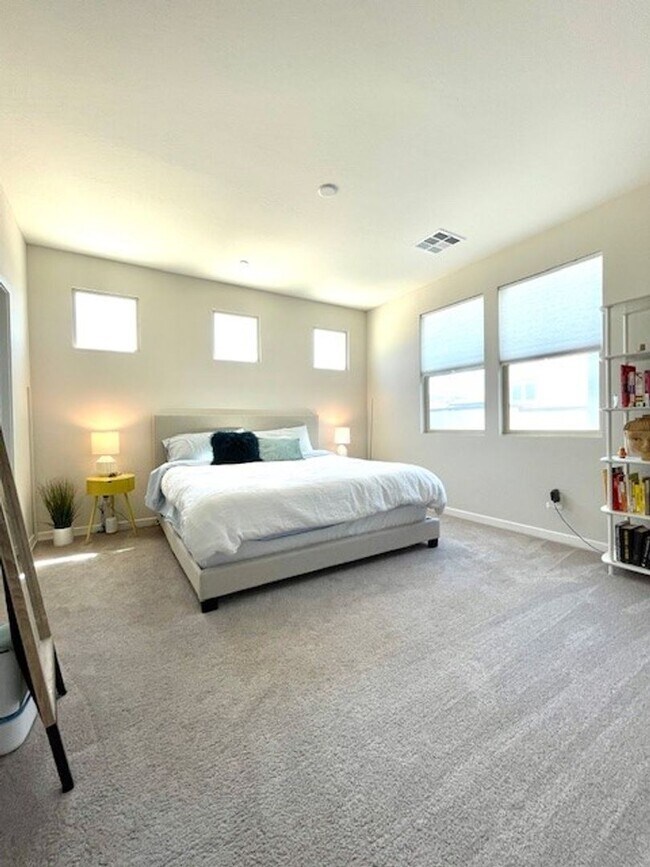 Building Photo - Beautiful Fully Furnished Condo in Affinit...