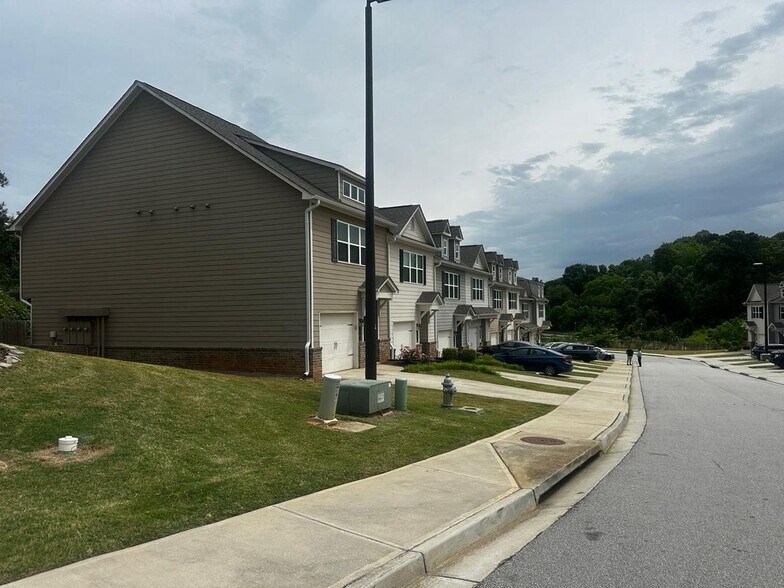Building Photo - 3618 Acorn Dr