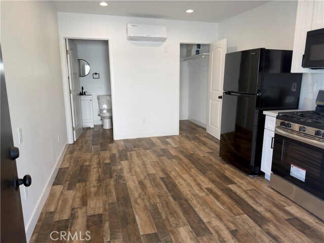 Building Photo - 523-522 W 78th St