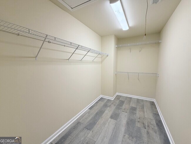 Building Photo - 220 Brookhaven Ct
