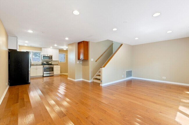 Building Photo - 1069 S Park Terrace