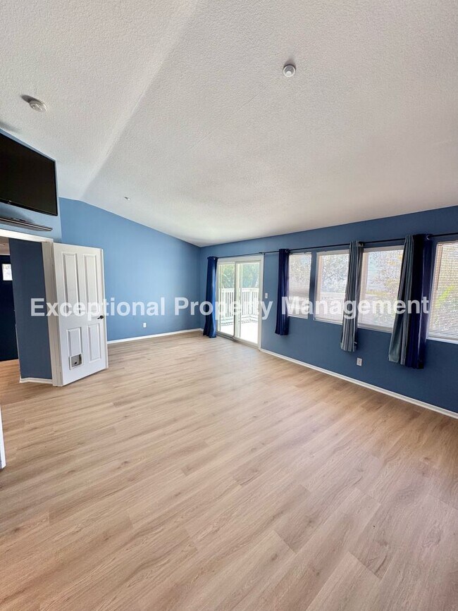 Building Photo - Ready to move in 4 bed 3 bath pool home