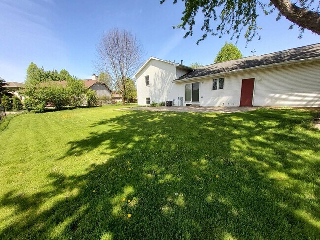 Building Photo - 2801 Ruschfield Dr