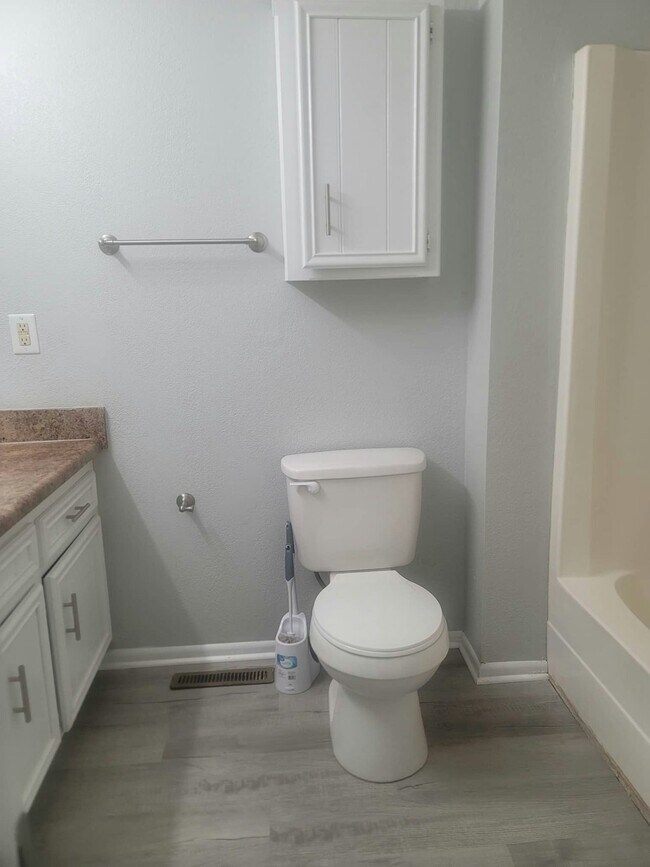 Building Photo - 621 Ridgeway Rd