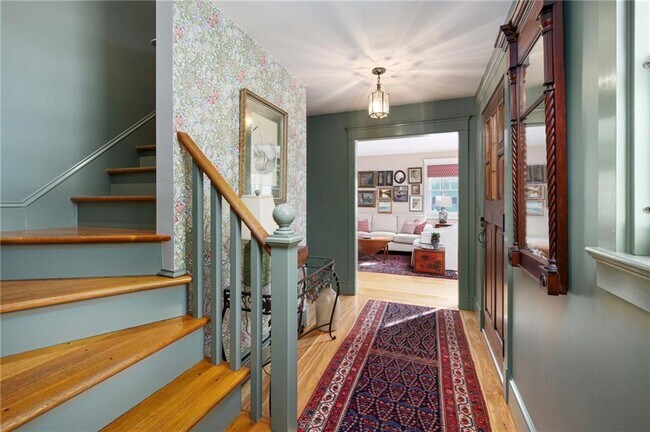 Building Photo - 68 Sachuest Way